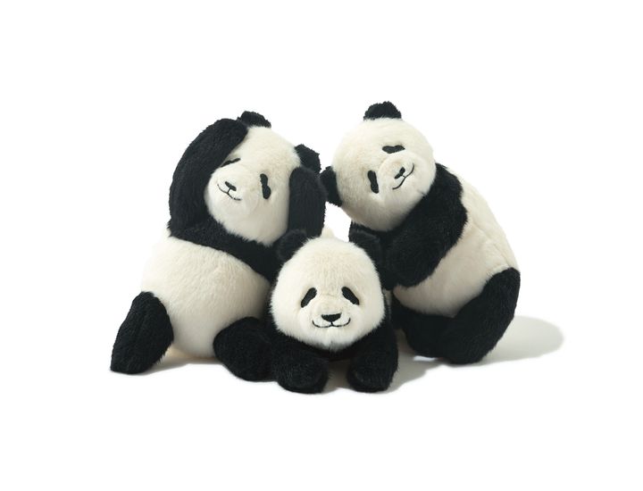 上野で育ったパンダ3頭それぞれの顔立ちや性格が見事に表現されたポーチ。