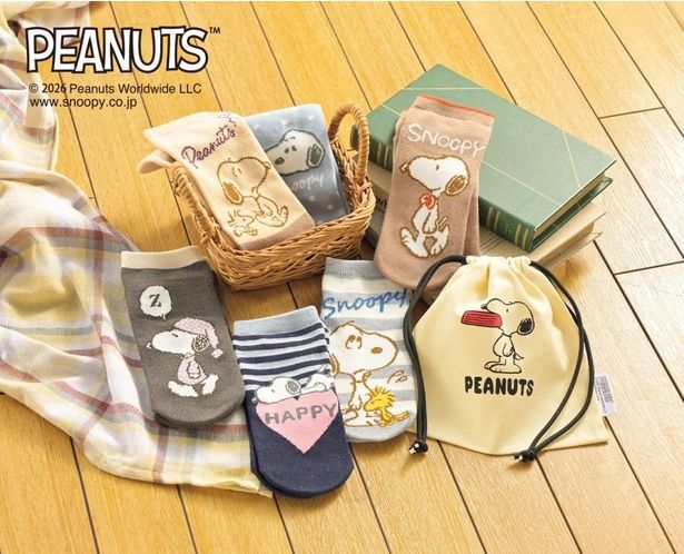ナチュラルカラーでまとめた靴下6点セット。かわいい巾着付きで、毎日違う柄のスヌーピーを楽しめる
