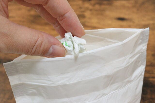 自立型卓上巾着ポリ袋（20枚、バイオマス25％） 使用例