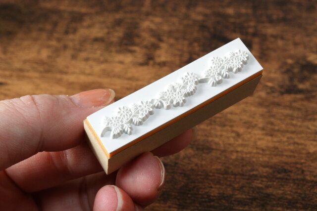 すたんぷの世界（6cm×1.5cm、ボタニカル） デザイン