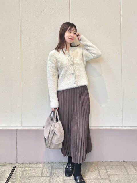 2025冬ニットプリーツスカート上品トレンドコーデ