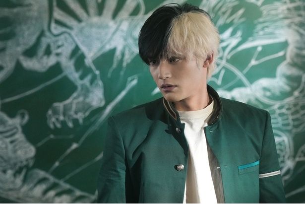 ケンカだけが取り柄で孤独を抱えながら生きてきた桜遥 [c]にいさとる／講談社 [c]2025「WIND BREAKER」製作委員会