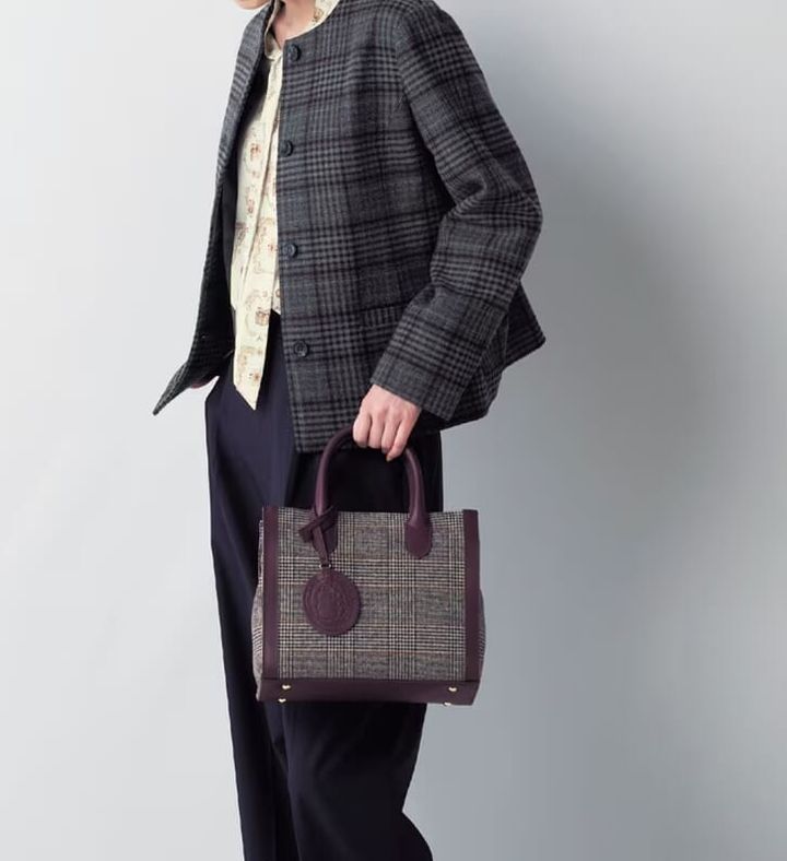 革付属ツイードチェックのミニバッグ 使用イメージ