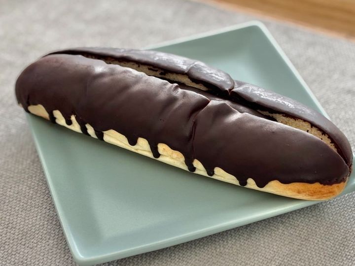 チョコかと思いきやホイップが主役！予想を裏切るチョコロール