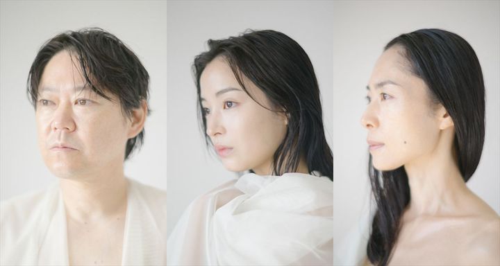 NODA・MAP第28回公演『華氏マイナス 320°』に出演する（左から）阿部サダヲ、広瀬すず、深津絵里 width=