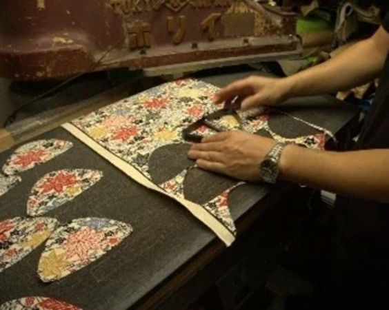 着物をアップサイクルした本革スニーカー「和魂」誕生！セミオーダーで自分好みに