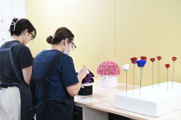 実物を見られる唯一の場所。グリッターローズ専門店「IRiller」が渋谷に常設店をOPEN