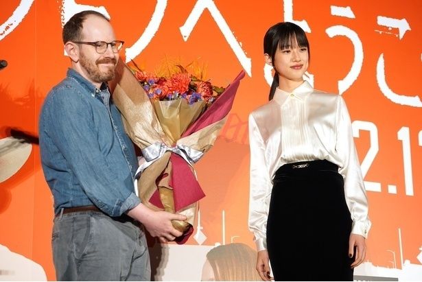 【写真を見る】『エディントンへようこそ』ジャパンプレミアで、アリ・アスター監督と河合優実が笑顔で登壇 取材・文/タナカシノブ
