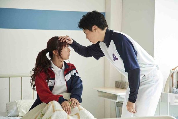 『ロマンティック・キラー』は12月12日(金)より公開 [c]2025「ロマンティック・キラー」製作委員会 [c]百世渡／集英社