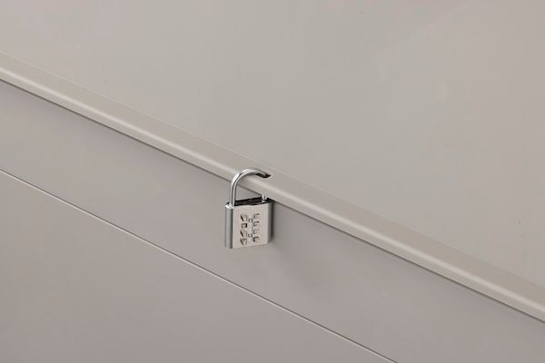 ゴミの一時保管や宅配ボックスにも使える屋外ストッカー。大容量なのに省スペース！