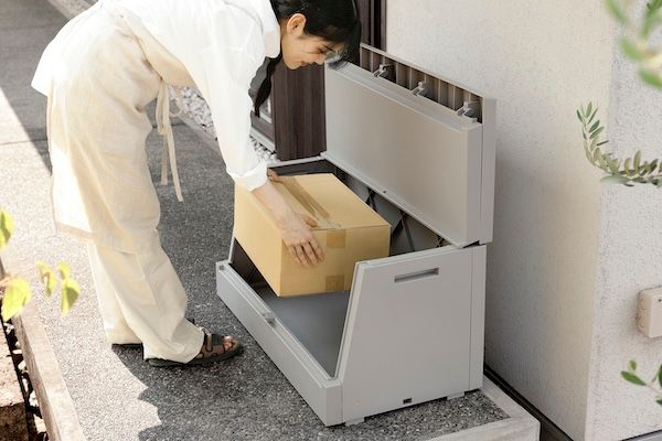 ゴミの一時保管や宅配ボックスにも使える屋外ストッカー。大容量なのに省スペース！