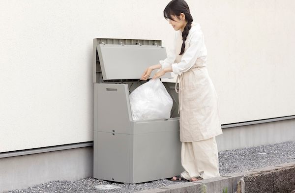 ゴミの一時保管や宅配ボックスにも使える屋外ストッカー。大容量なのに省スペース！