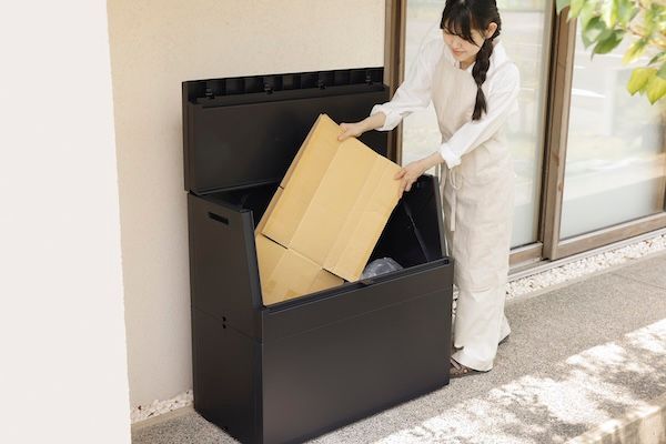ゴミの一時保管や宅配ボックスにも使える屋外ストッカー。大容量なのに省スペース！