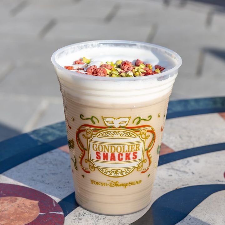 東京ディズニーシー「ピスタチオとストロベリーのカフェモカ」4