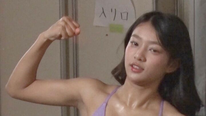 【写真・画像】“バニーガール姿が可愛い”と話題の現役女子高生グラドル、楽屋での“不可解”行動に「何してるの？（笑）」 1枚目