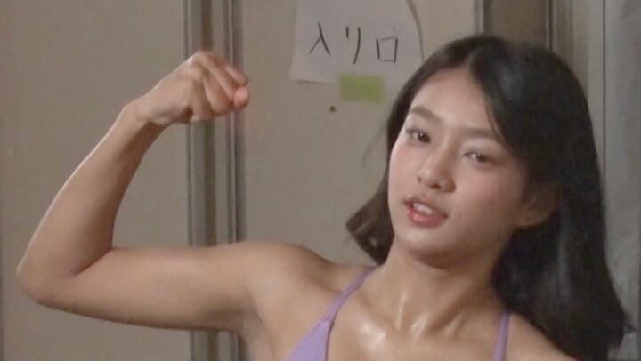 【写真・画像】“バニーガール姿が可愛い”と話題の現役女子高生グラドル、楽屋での“不可解”行動に「何してるの？（笑）」 1枚目