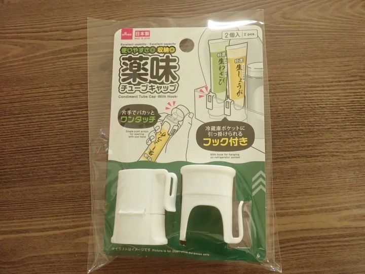 DAISO(ダイソー)：薬味チューブキャップ(フック付)