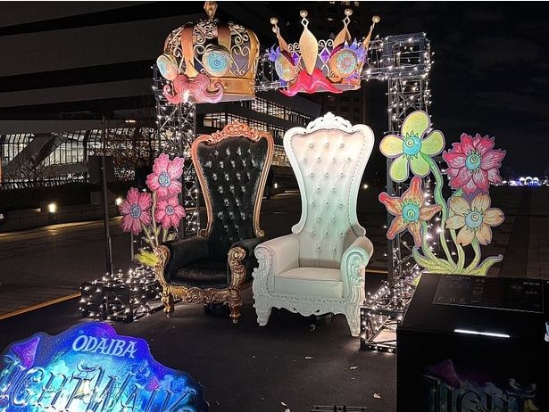 光る森を歩きながらスタンプラリーや写真撮影も楽しめる