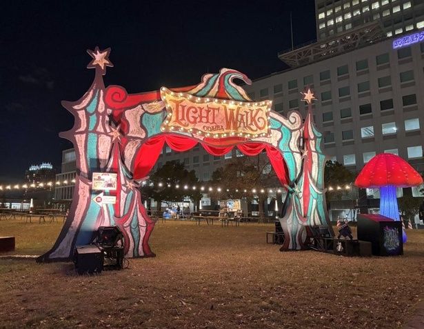 サーカスキッチン(武蔵野大学前広場)では、イルミネーションと一緒に楽しめるフードやドリンクも用意されている