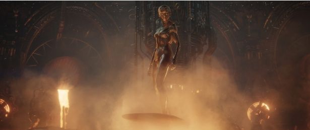 シルバーサーファーがギャラクタスによって地球は破壊されると宣告するが… 『ファンタスティック４：ファースト・ステップ』発売中/ブルーレイ＋DVDセット、4K UHD＋3D＋ブルーレイセット/発売 発売元：ウォルト・ディズニー・ジャパン/発売・販売元：ハピネット・メディアマーケティング/デジタル配信中(購入／レンタル) 発売元：ウォルト・ディズニー・ジャパン [c] 2025 MARVEL