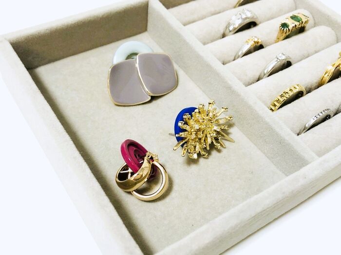 余った予備ボタン、捨てるの待って！意外だけど便利な活用法があるんです♡旅先でも役立ちますよ