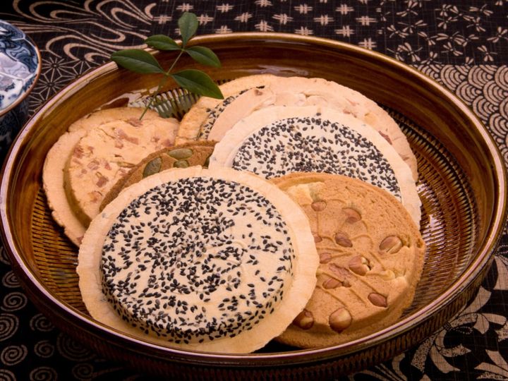 All About ニュース編集部が全国250人を対象に実施した職場で配りたいお土産に関するアンケートの調査結果から、職場で配りたい「岩手県のお土産」ランキングを発表！ 2位「南部せんべい（巖手屋）」を抑えた1位は？