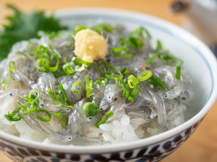 All About ニュース編集部が全国250人を対象に実施した旅先で食べたいご当地グルメに関するアンケートの調査結果から、旅先で食べたい「和歌山県のご当地グルメ」ランキングを発表！ 2位「しらす丼」を抑えた1位は？