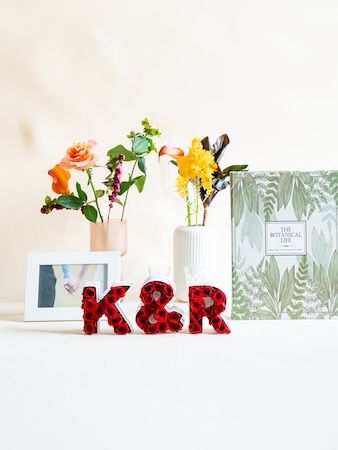 A〜Zで想いを伝える「アルファベットローズ」販売開始。枯れないバラを文字の形に