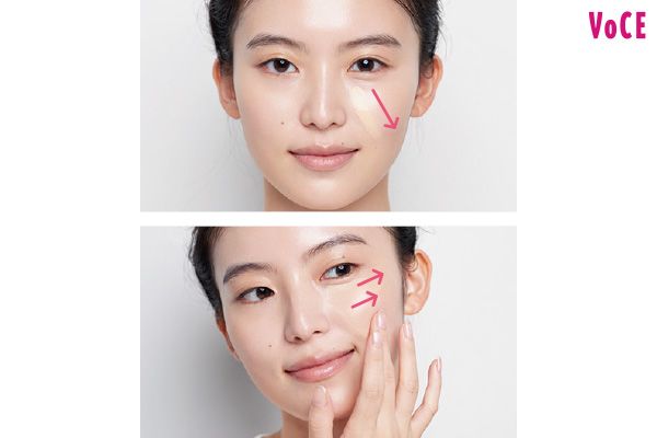 まず最もカバーしたい頰の高い位置にファンデをオン