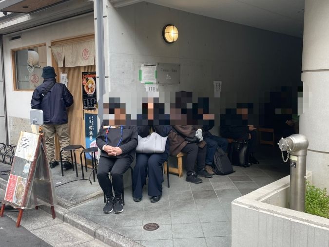 まる恵中華そばオープン前から行列