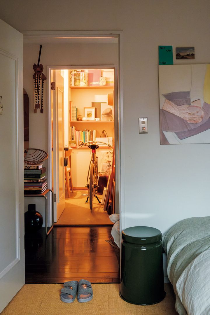 〈ACTUS〉勤務・泉哲雄、〈PATINA〉オーナー・泉美貴子 自宅 寝室の手前のスペース