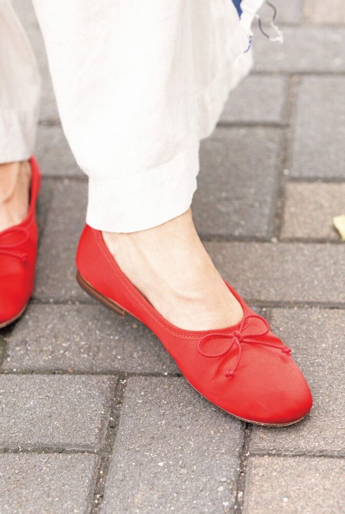 フラットシューズはH&M