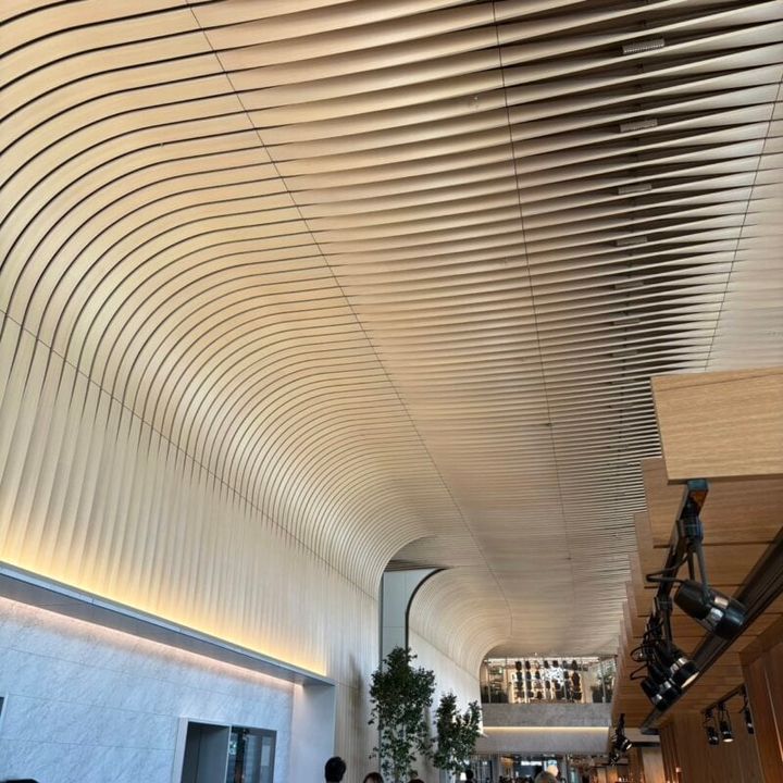 ニュウマン高輪のデザインも素敵