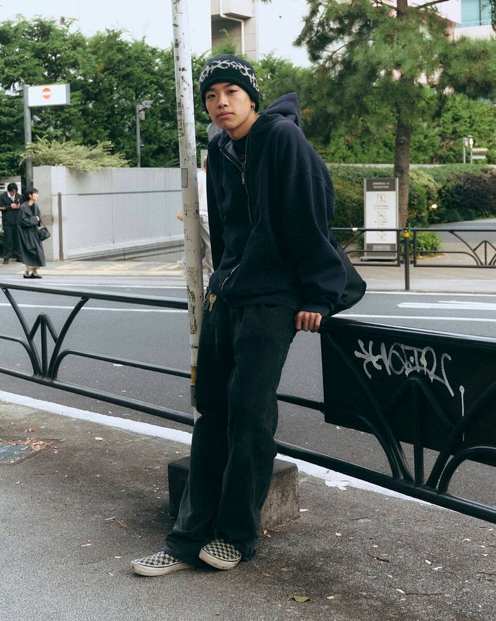 【スナップ】ラフなアイテム選びなのに洒落見えするのはデニムパンツのシルエットゆえ