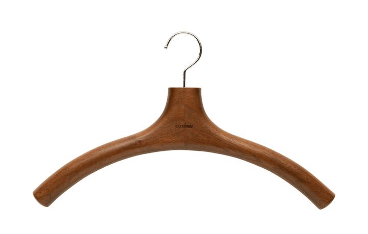 大切なコートを長く着るためには？着用したその日のうちに簡単なケアを！プロが指南するお手入れ方法と、おすすめのケアアイテム【FUDGE dig. | コートのお手入れ】