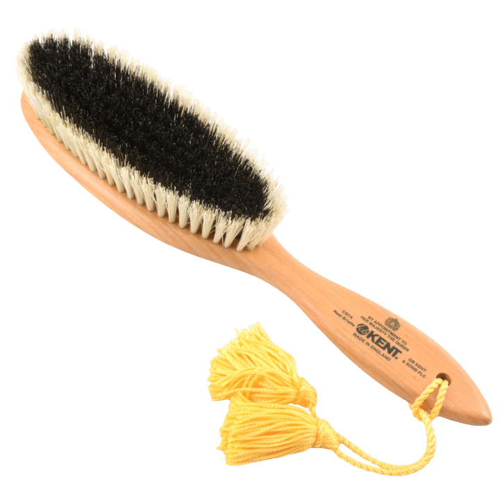 大切なコートを長く着るためには？着用したその日のうちに簡単なケアを！プロが指南するお手入れ方法と、おすすめのケアアイテム【FUDGE dig. | コートのお手入れ】