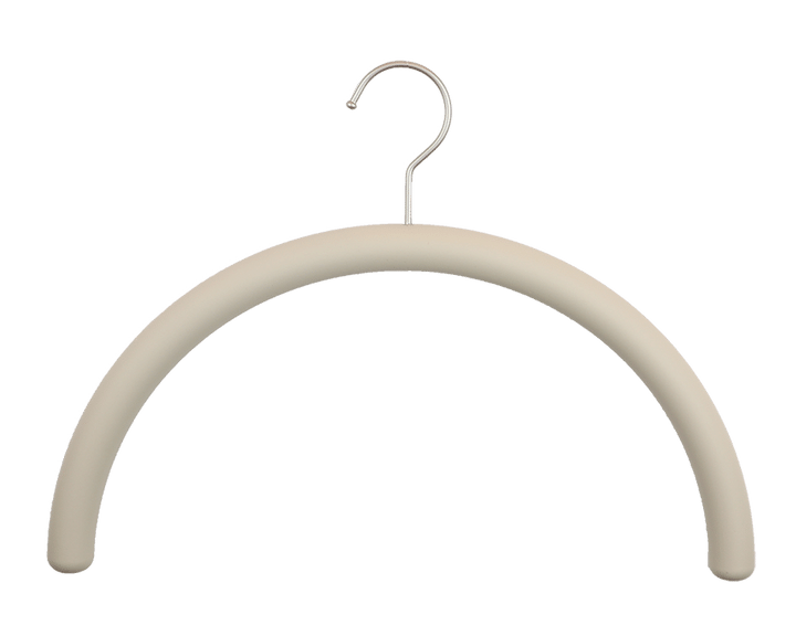 大切なコートを長く着るためには？着用したその日のうちに簡単なケアを！プロが指南するお手入れ方法と、おすすめのケアアイテム【FUDGE dig. | コートのお手入れ】