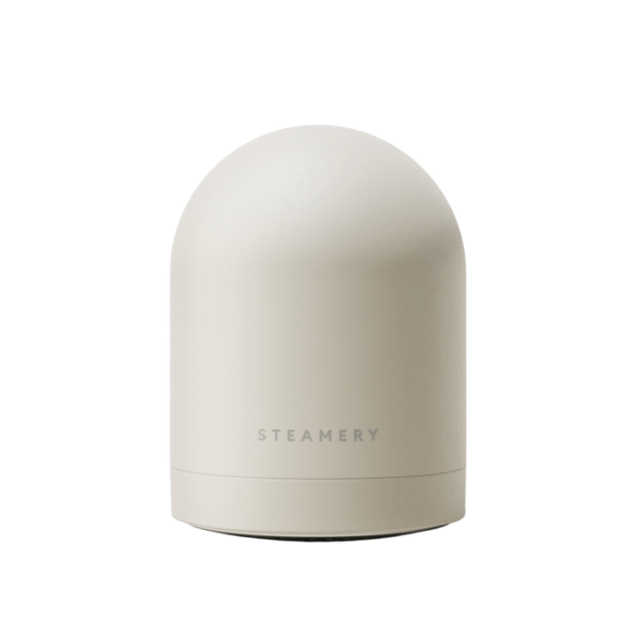 大切なコートを長く着るためには？着用したその日のうちに簡単なケアを！プロが指南するお手入れ方法と、おすすめのケアアイテム【FUDGE dig. | コートのお手入れ】