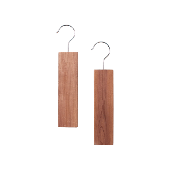 大切なコートを長く着るためには？着用したその日のうちに簡単なケアを！プロが指南するお手入れ方法と、おすすめのケアアイテム【FUDGE dig. | コートのお手入れ】