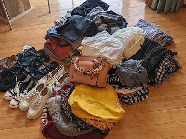 服も靴もバッグも袋にポイポイ入れていくだけ！