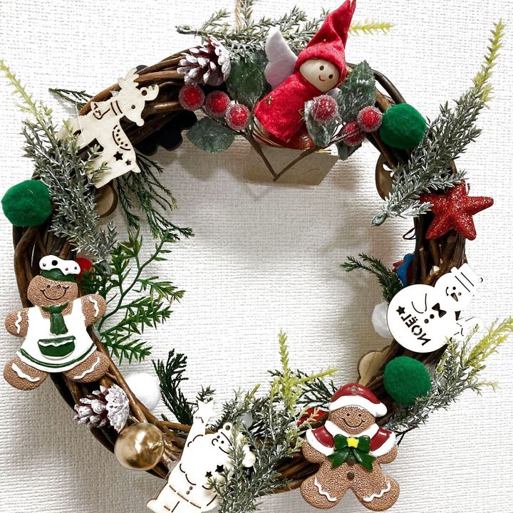 100均材料で、一瞬にして変わる手作りリバーシブルリース