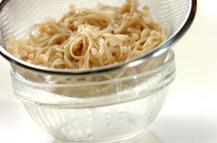 エノキとワカメのナムルの作り方1