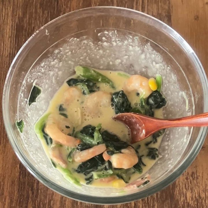 えびとほうれん草のグラタントースト