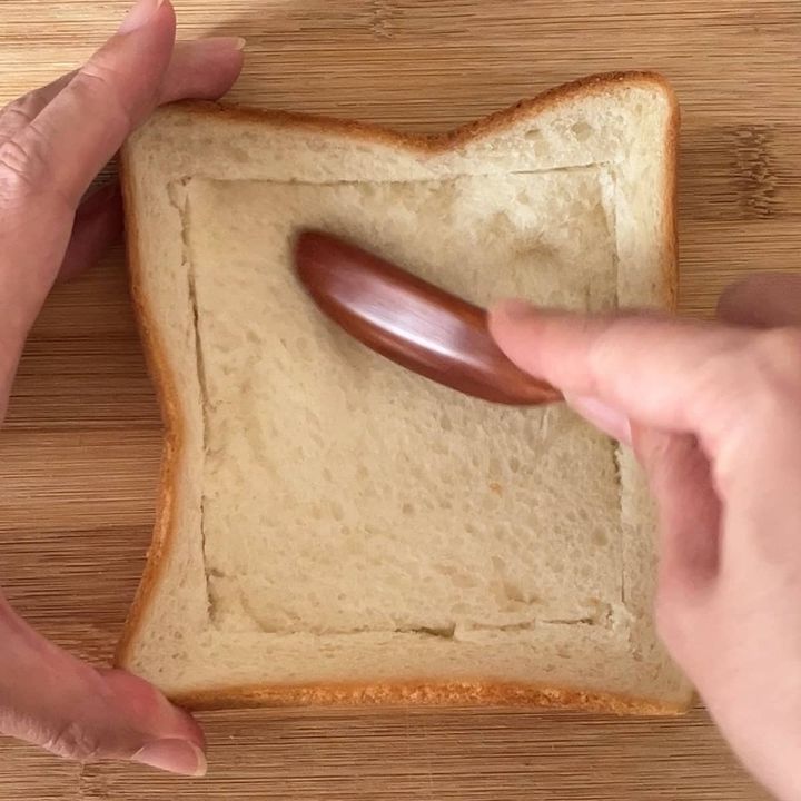 えびとほうれん草のグラタントースト