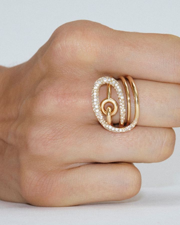 ファインジュエリーコレクションより。リング（18KYG）￥249,700 （18KYG×ダイヤモンド）￥1,309,000