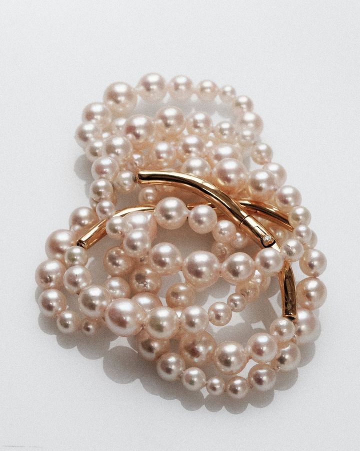 ファインジュエリーコレクションより。ネックレス（18KYG×パール）￥1,068,000（18KYG×ダイヤモンド）￥1,309,000