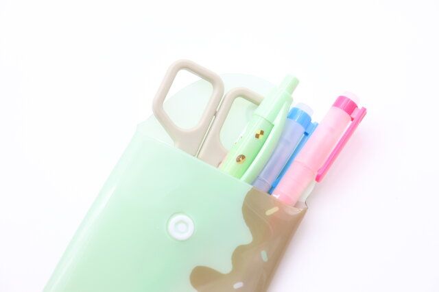 ダイソーのペンケース カナヘイの小動物の収納容量