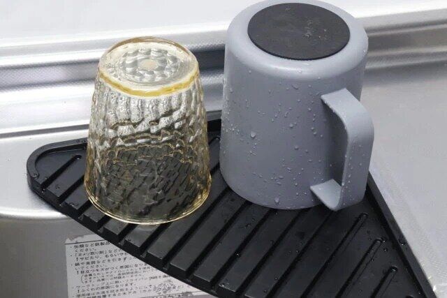 ダイソーのシンク三角シェルフ