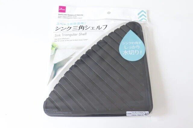 ダイソーのシンク三角シェルフのパッケージ
