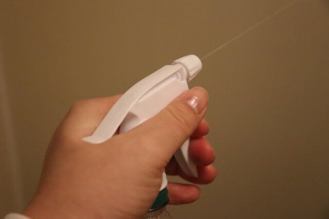 ダイソー逆さで使えるスプレーヘッド直射